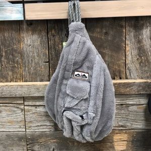 Grey fuzzy Kavu rope bag